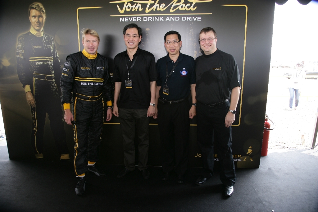 l-r-mika-hakkinen-guest-of-honor-alvin-yeo-traffic-police-commander-poh-lye-hin-and-chief-marketing-officer-diageo-asia-pacific-james-thompson