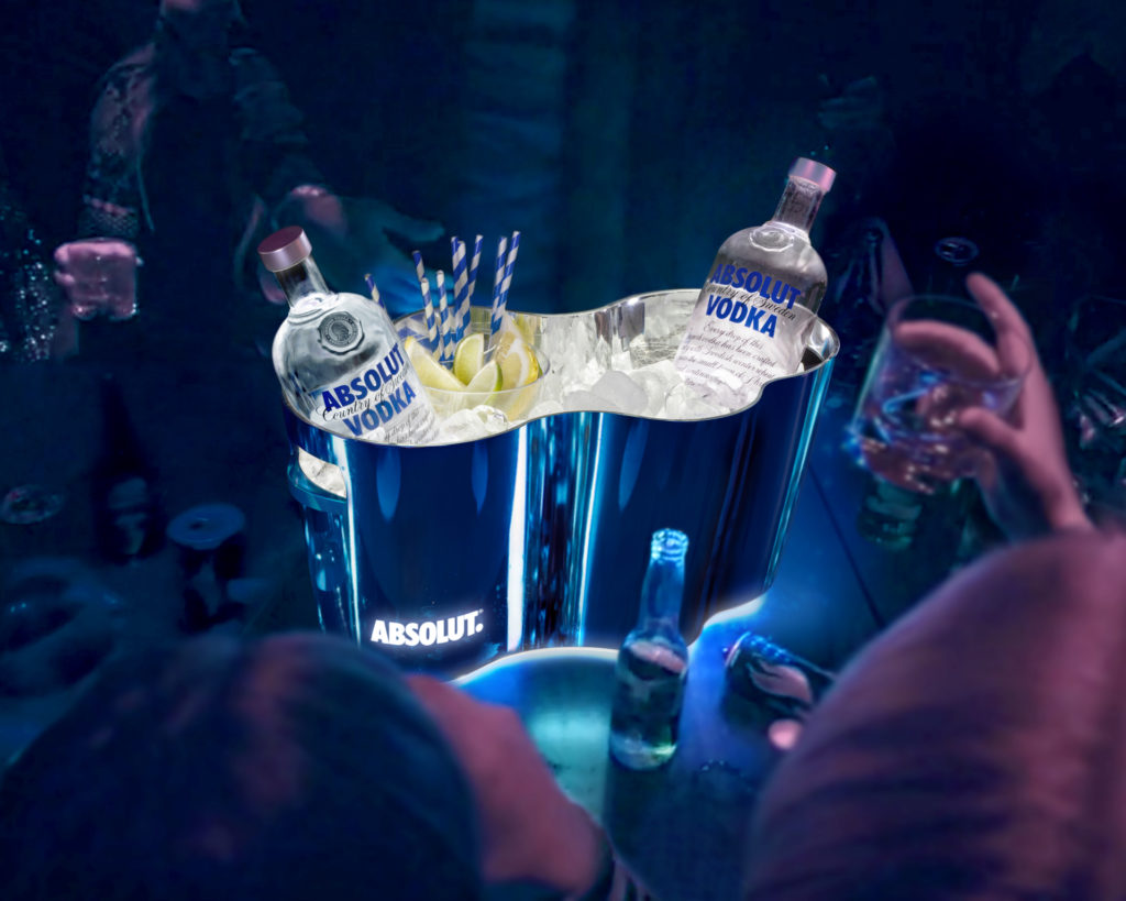 Absolut_Large Ice Bucket in Club Scene_5x4