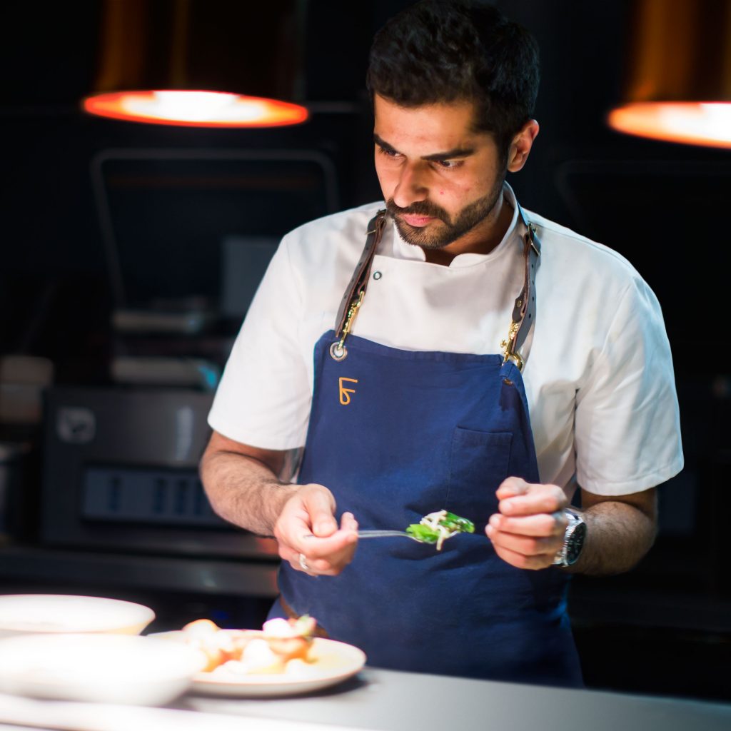 6-foleys-apron-uniform-design