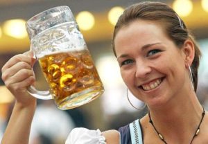 1308_beer_woman_g_381322g