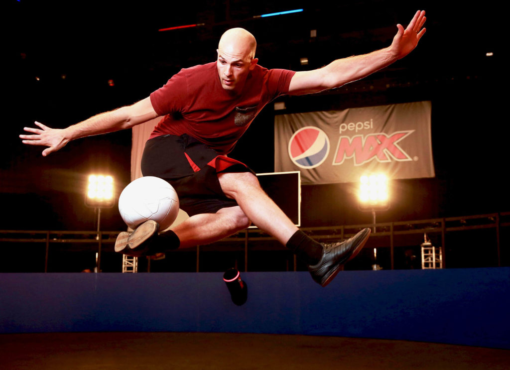 dan-cutting-football-freestyler-launches-the-pepsi-max-‘volley-360’-10-HR